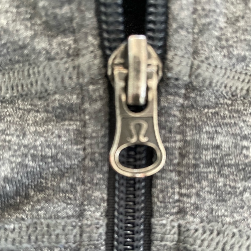 Lululemon In Stride jacket. Sz 8. - Picture 5 of 10